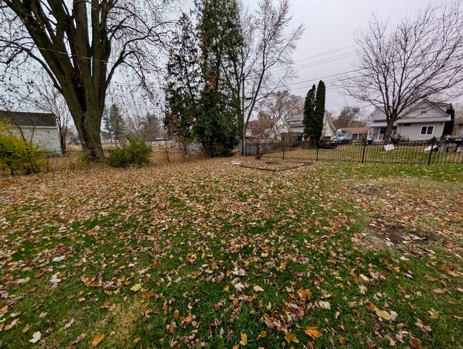 Building Photo - 216 N 9th St