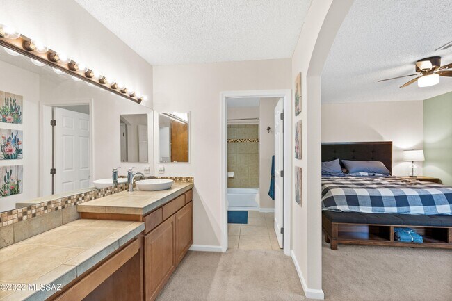Building Photo - 6414 N Tierra De Las Catalinas
