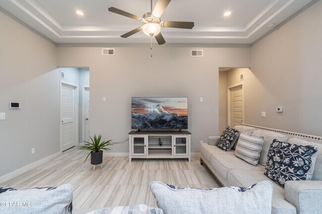 Building Photo - 252 Emerald Sun Dr