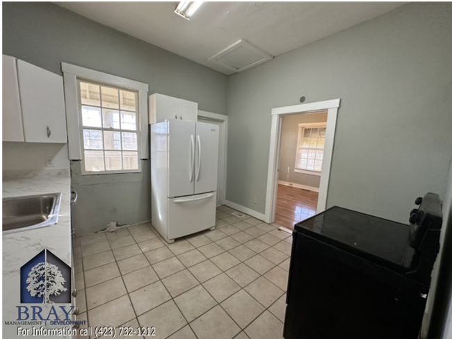 Building Photo - Cozy cottage in the heart of Kingsport!