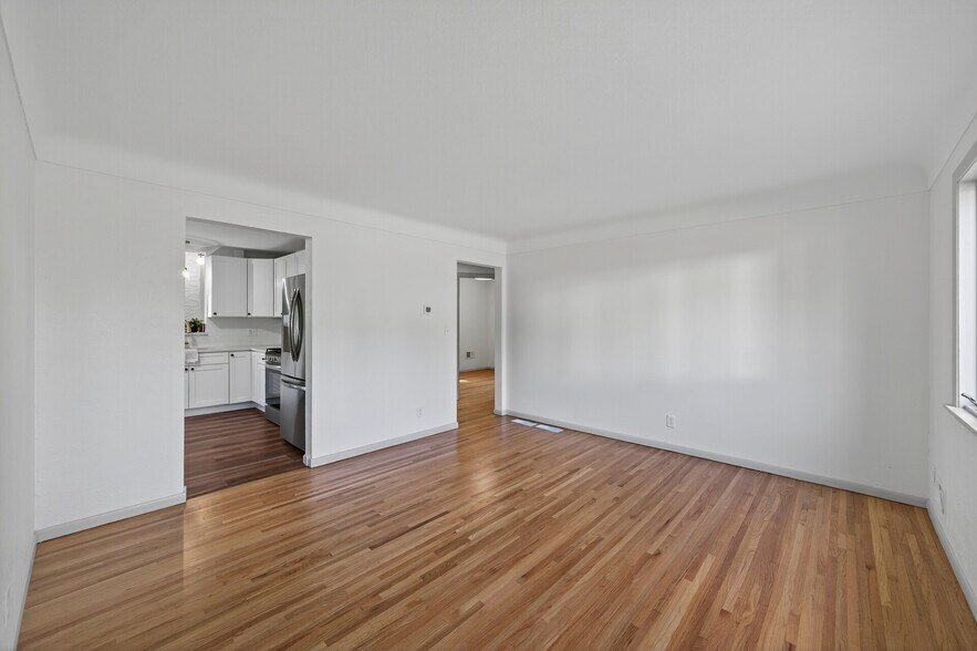 Building Photo - 1205 8th Ave S