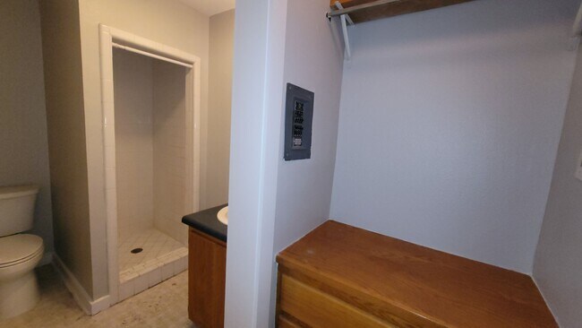 Building Photo - Recently remodeled 2 Bedroom 2 Bathroom