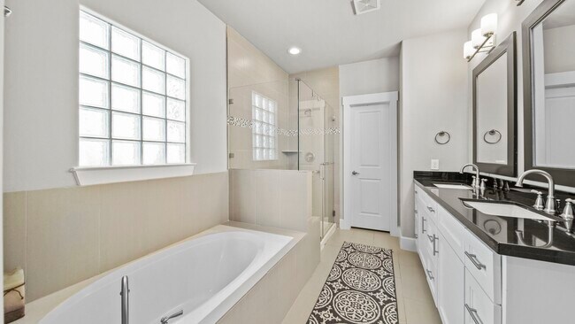 Building Photo - 833 Wakefield Dr