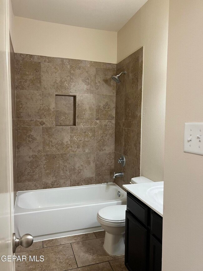 Building Photo - 13266 Kestrel Ave