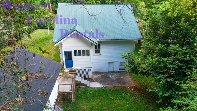 Building Photo - Historic House Looking over the beautiful Town of Sylva $1800