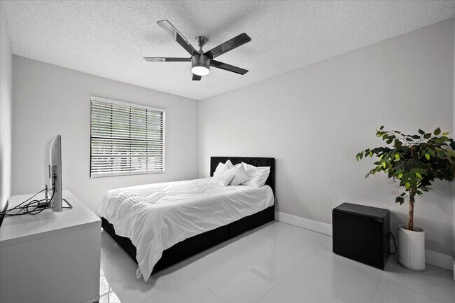 Building Photo - 1779 Harborside Cir