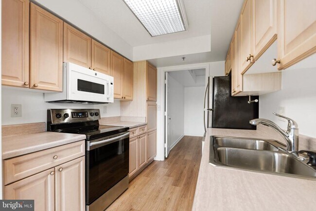 Building Photo - 2151 Jamieson Ave
