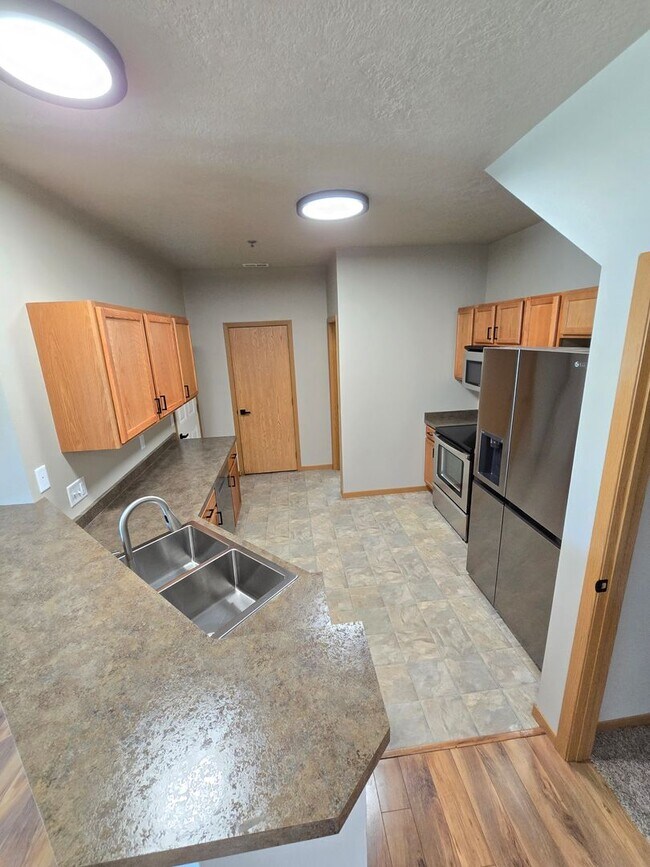 Building Photo - Beautiful Condo!!!