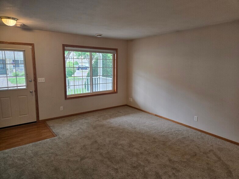 Building Photo - 13834 Flay Ave N