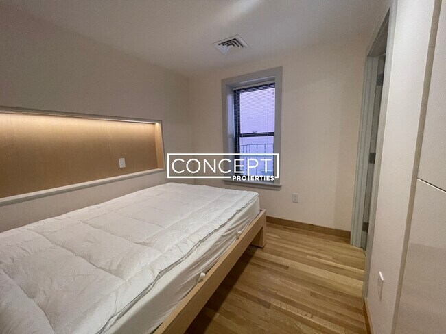 Building Photo - 115 Mt Auburn St