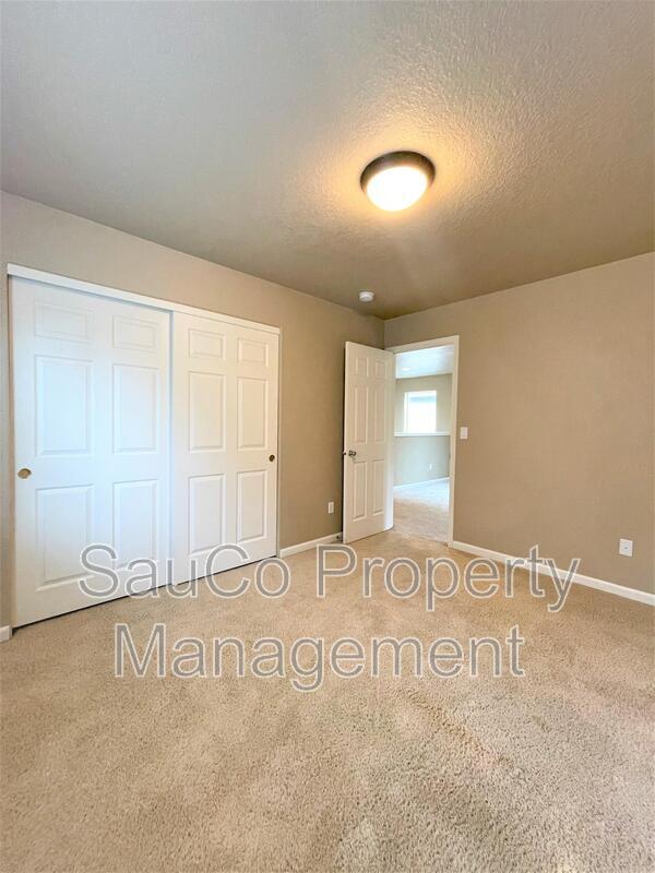 Building Photo - 3762 SE Oakleaf St