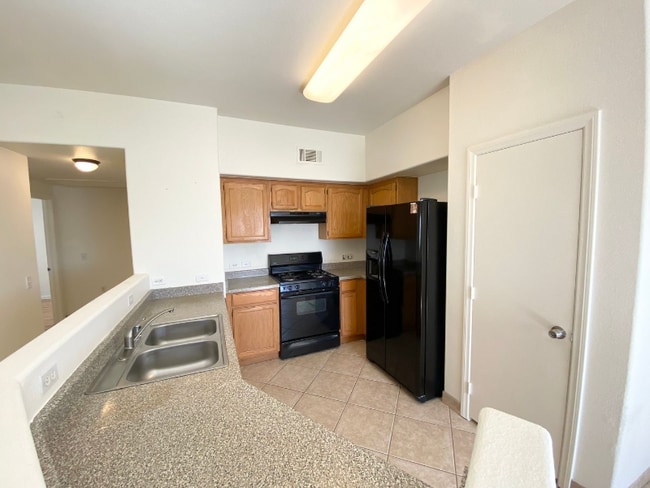 Building Photo - 3400 Cabana Dr