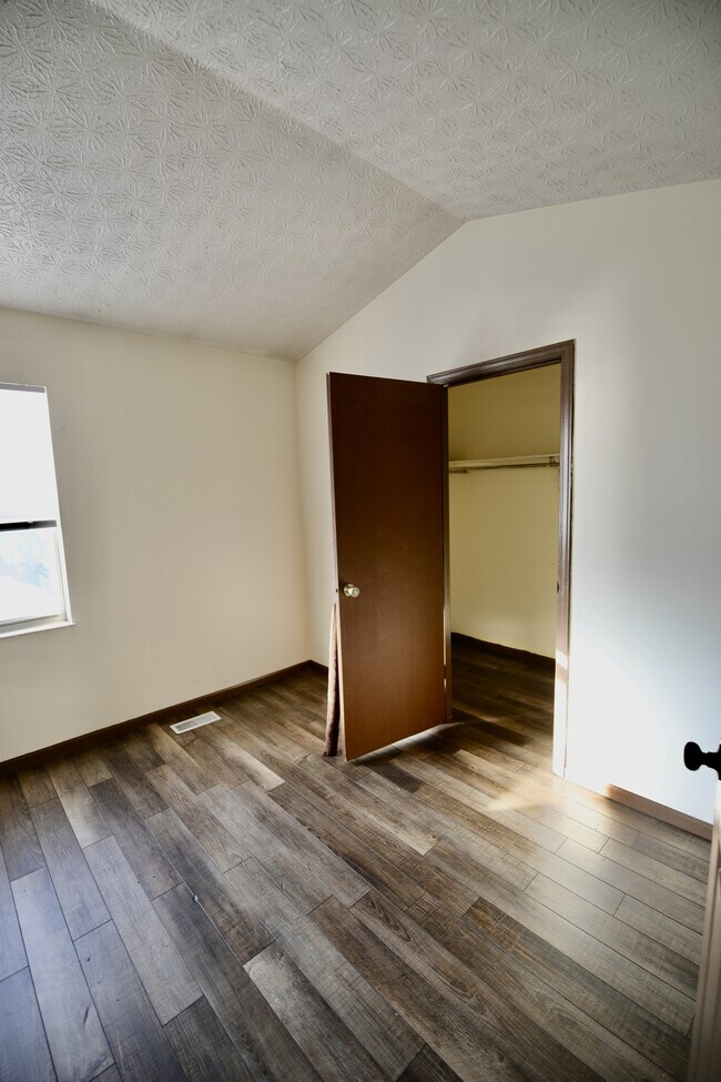 Building Photo - 7160 Lauretta Ct