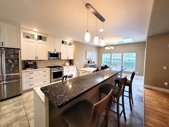 Building Photo - Beautiful Home in Desirable Geneva Neighborhood - 2700 sqft