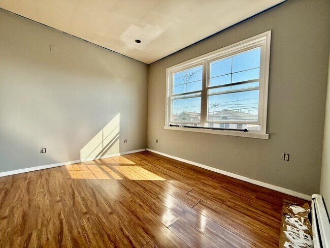 Building Photo - 341 Lembeck Ave