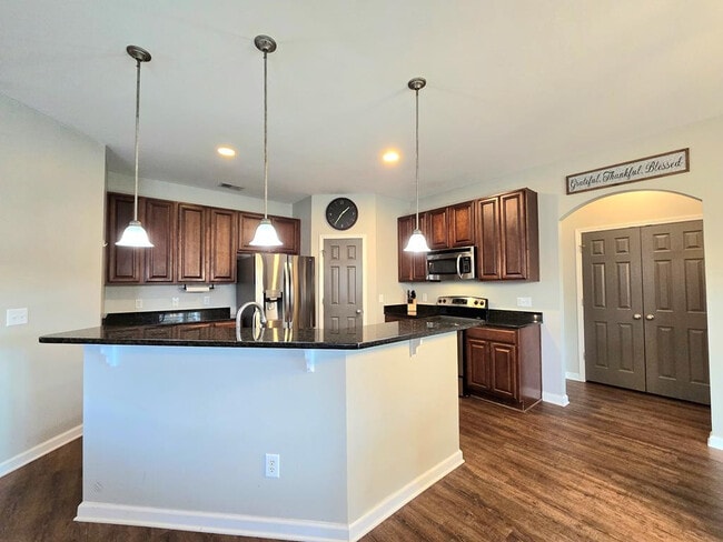 Building Photo - 525 Batty Way