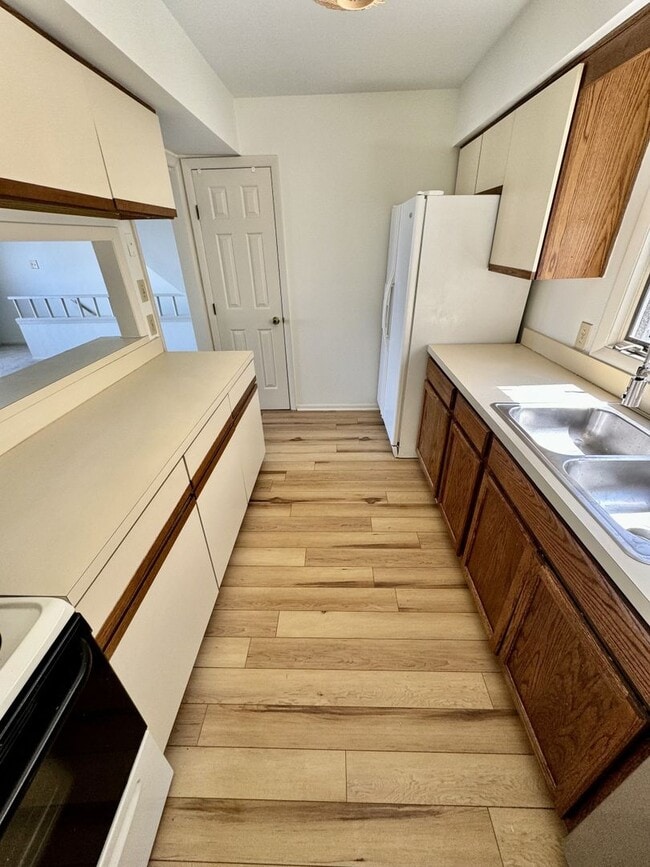 Building Photo - LYNNHAVEN SHORES - Starfish Condo