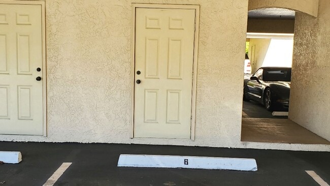 Building Photo - Bouchelle Condo Available August 24th!!!