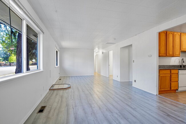 Building Photo - Beautiful 4bed 2bath Home in Renton
