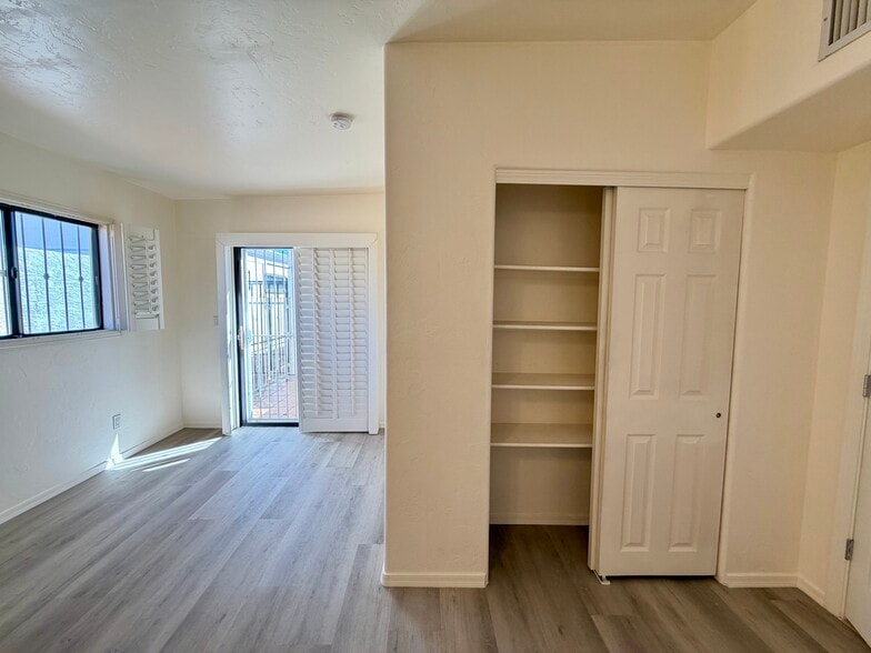 Building Photo - 328 W Santa Barbara