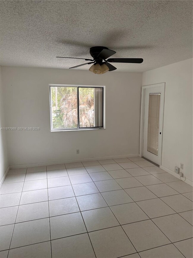 Building Photo - 9502 SW 140th Ct