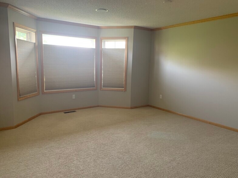 Primary bedroom features bay windows with up/down blinds for maximum light and privacy. - 1530 Zarthan Avenue South