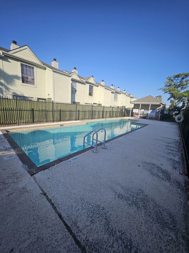 Building Photo - 8636 Village of Fondren