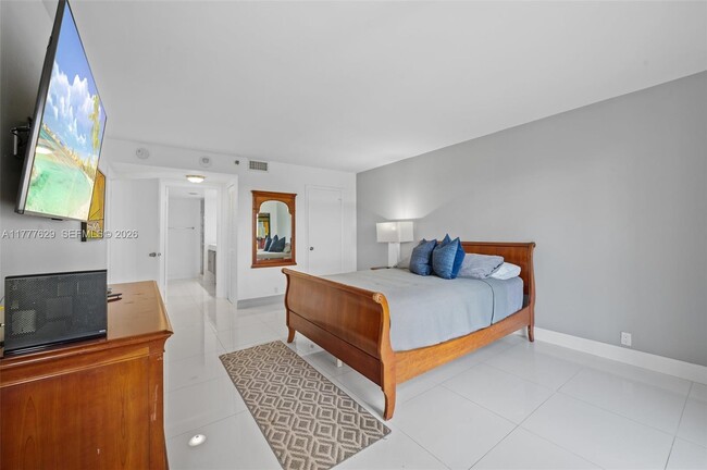 Building Photo - 2000 Towerside Terrace