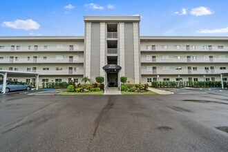 Building Photo - Fully Furnished 2BD/2BA Golf Course Condo – Seasonal Rental in Golfview, Fort Myers