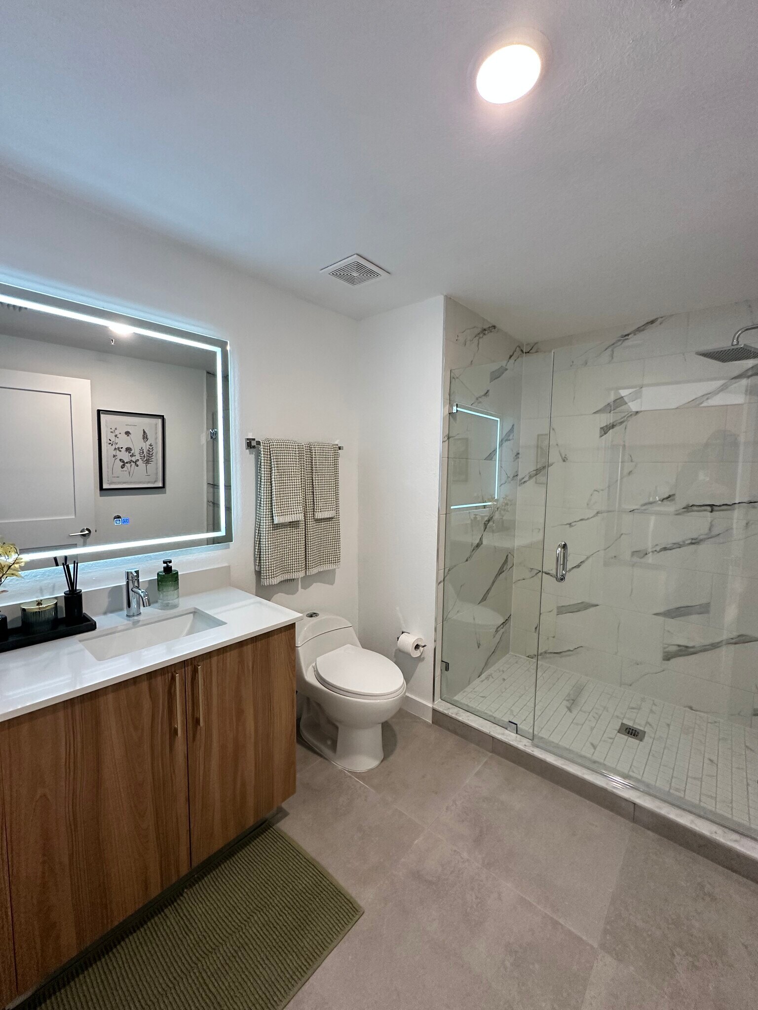 Building Photo - 1833 Madison St