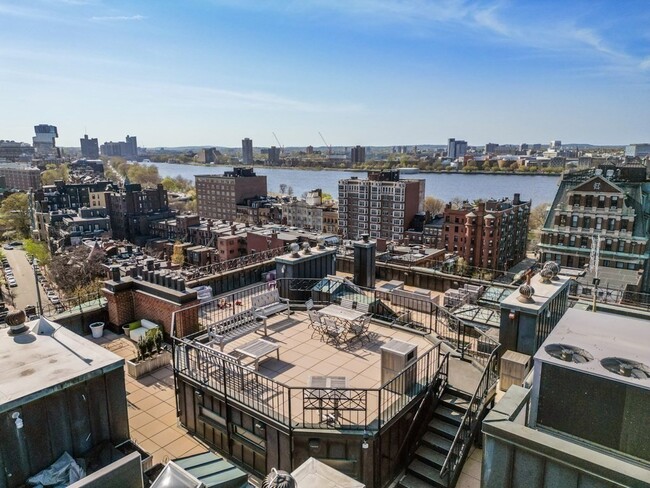 Building Photo - 416 Marlborough St
