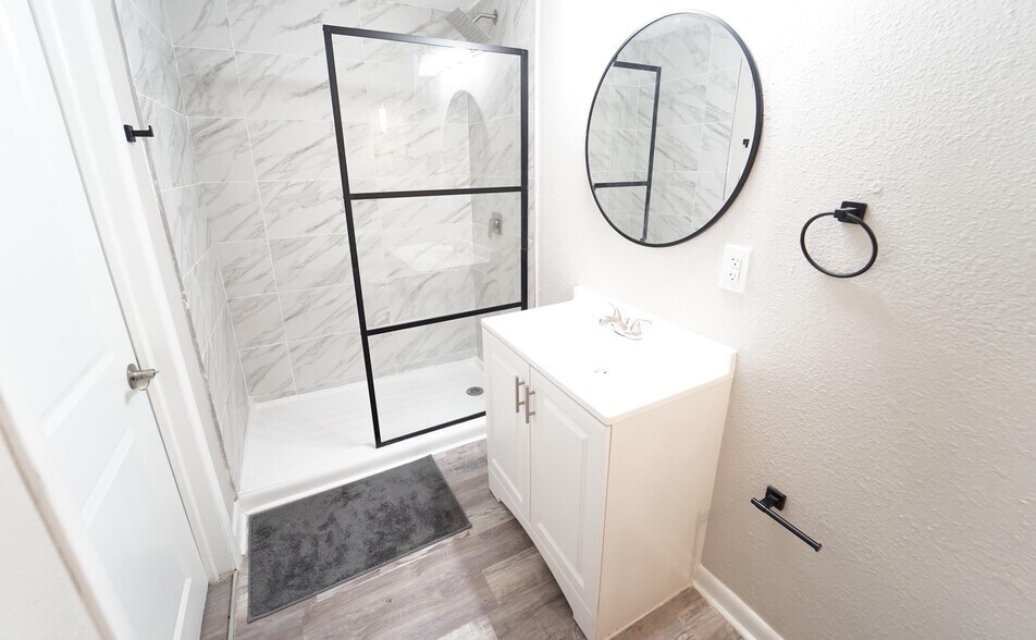 Building Photo - 912 Bentley St