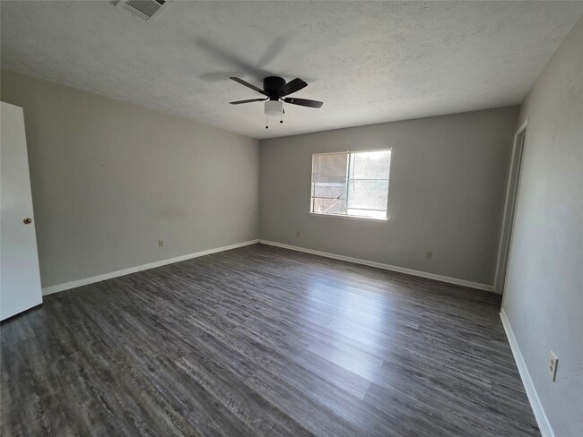 Building Photo - 6918 Kearney Dr