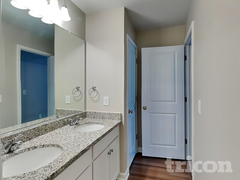 Building Photo - 3718 Streamside Dr