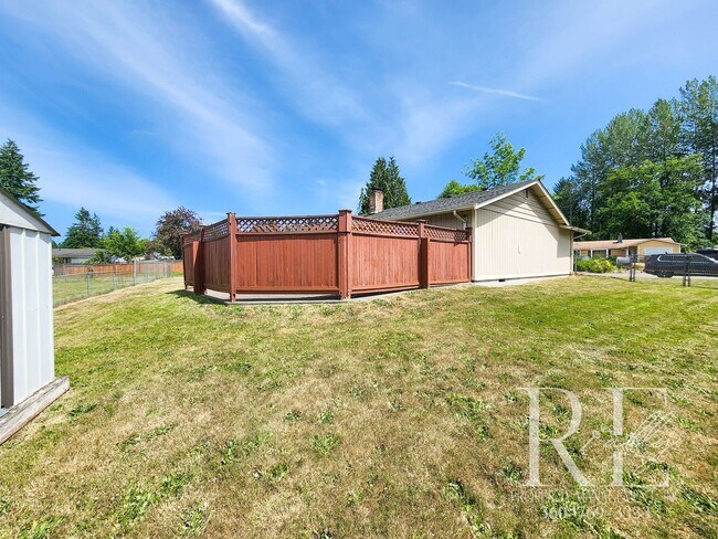 Building Photo - Earthy Warm and Inviting 3-Bd Rambler