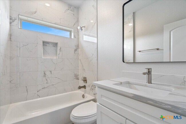 Building Photo - 223 Timberline Dr