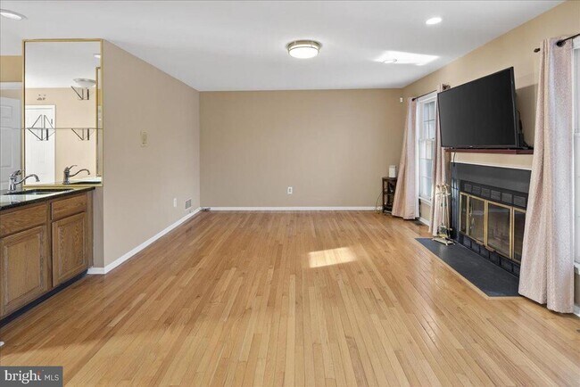 Building Photo - 7 Redwood Ct