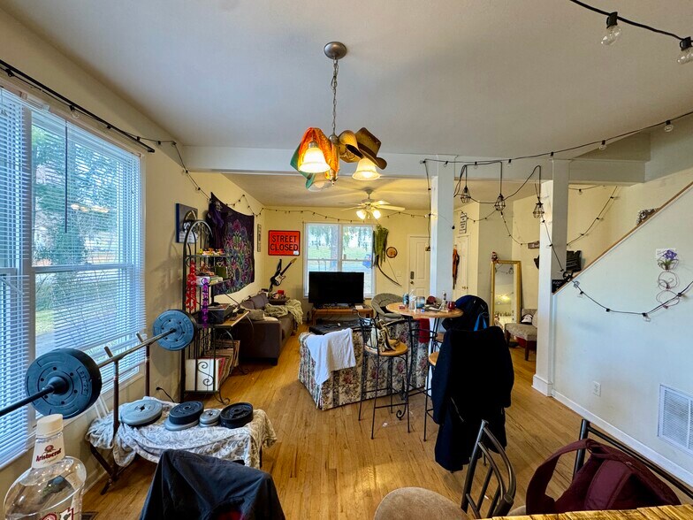 Building Photo - 107 Givens Ln