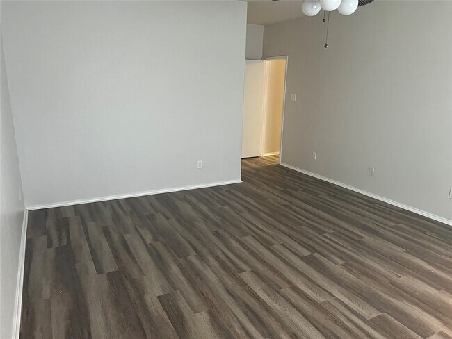 Building Photo - 1907 Cold River Dr