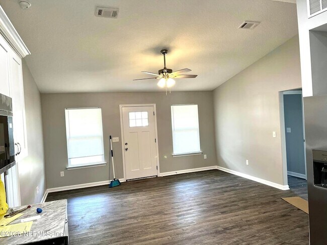 Building Photo - 11169 Thomas Dr