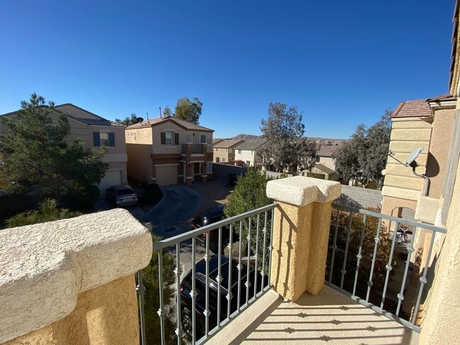 Building Photo - 2 Story 2 brm 2 1/2 bath 1 car garage home