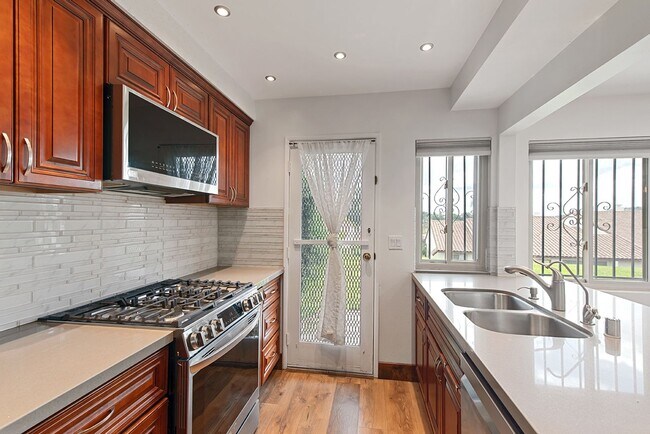 Building Photo - Refined Penasquitos Townhome with Panoramic Backyard Views & Modern Upgrades!