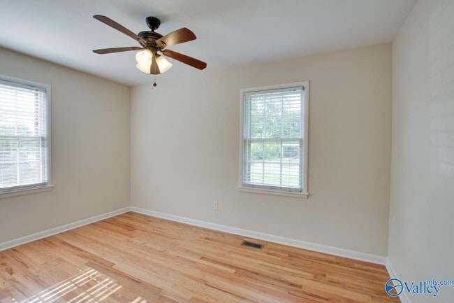 Building Photo - 1830 Oakwood Ave NE