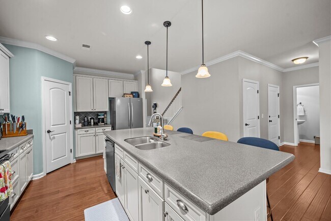 Building Photo - Relax by the Water – 4BR Home with Pond Views in Creekside