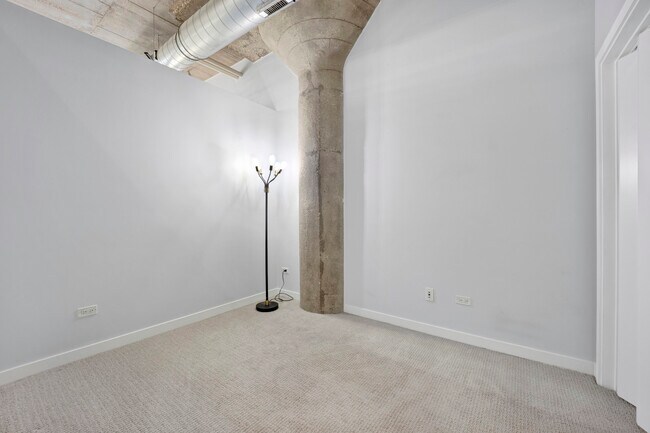 Building Photo - 1111 W 15th St