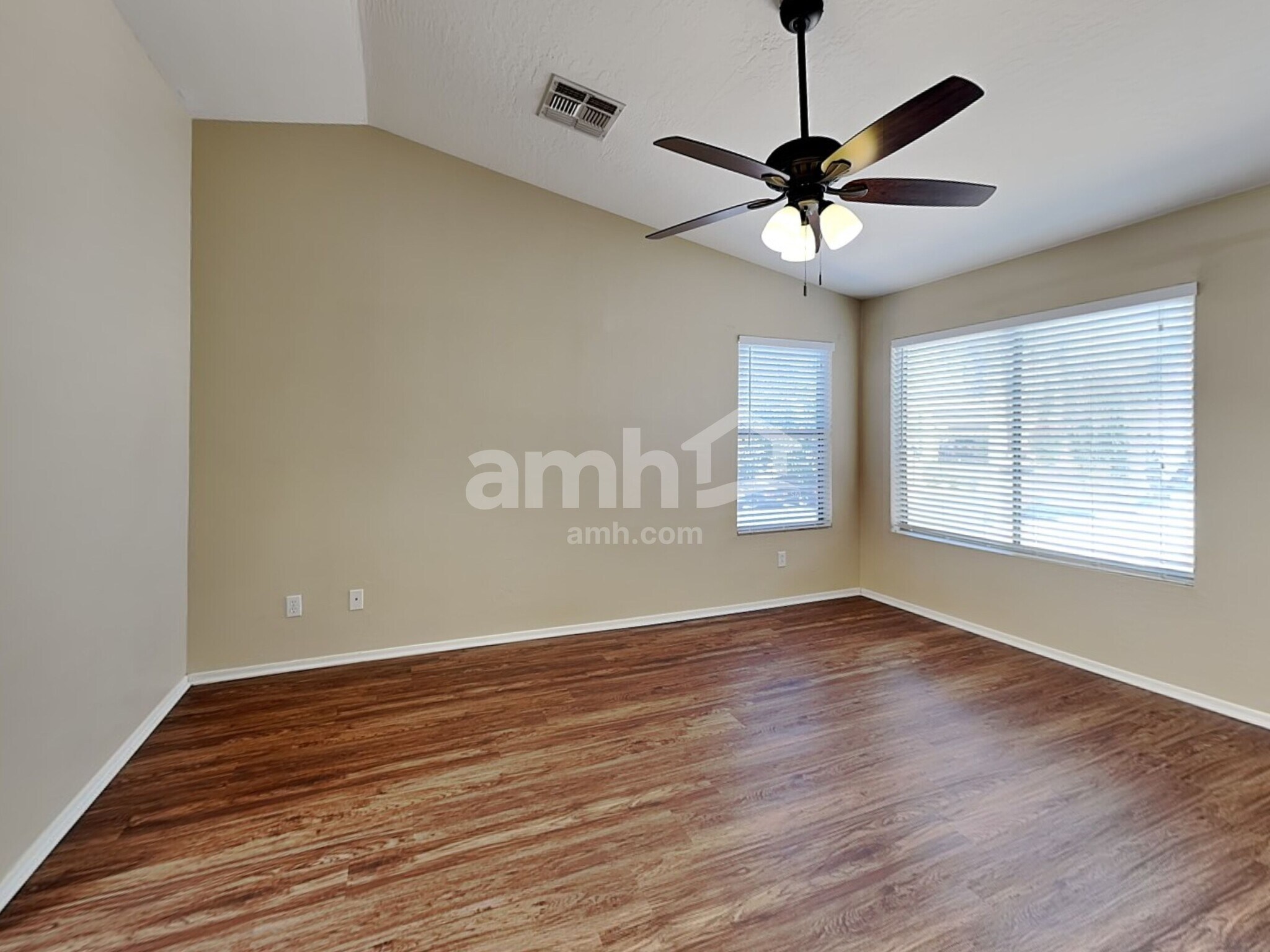 Building Photo - 9216 E Keats Ave