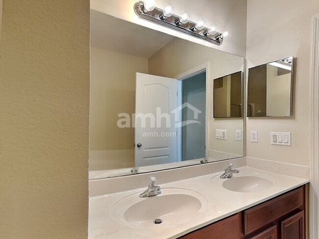 Building Photo - 5314 Lorilawn Dr