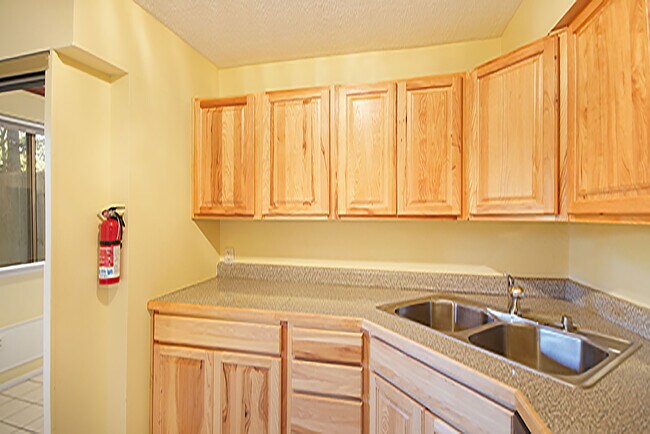 Building Photo - 728 Garland Cir