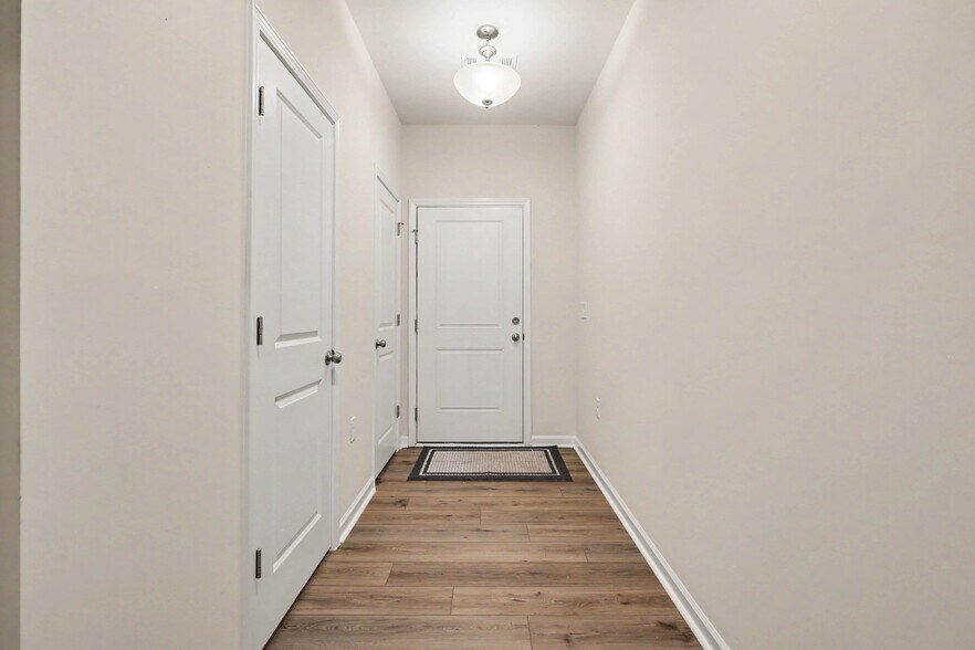 Building Photo - 909 Falls Grove Trl