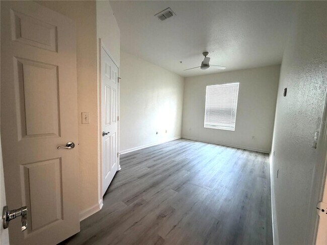 Building Photo - 6335 Contessa Dr